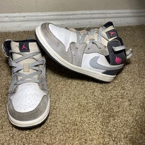 Nike Air Jordan 1 MID GT Size 10C White Grey Pink